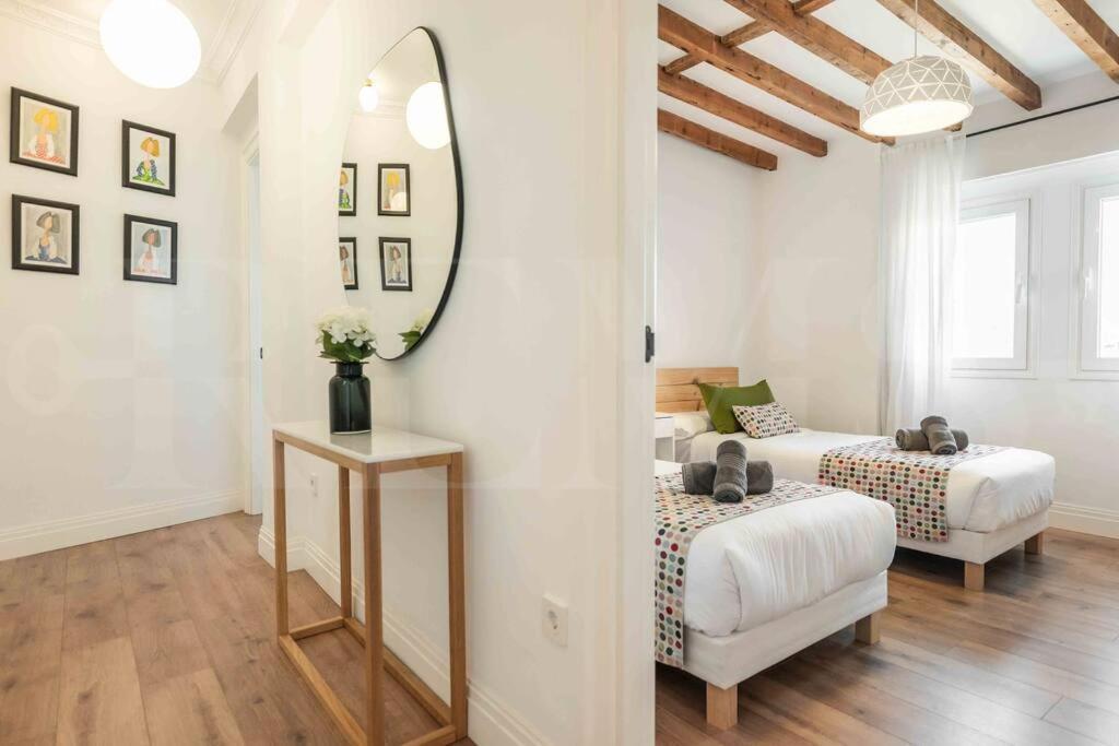Modern Apartment Next To The Cervantes Theatre By Rems 말라가 외부 사진
